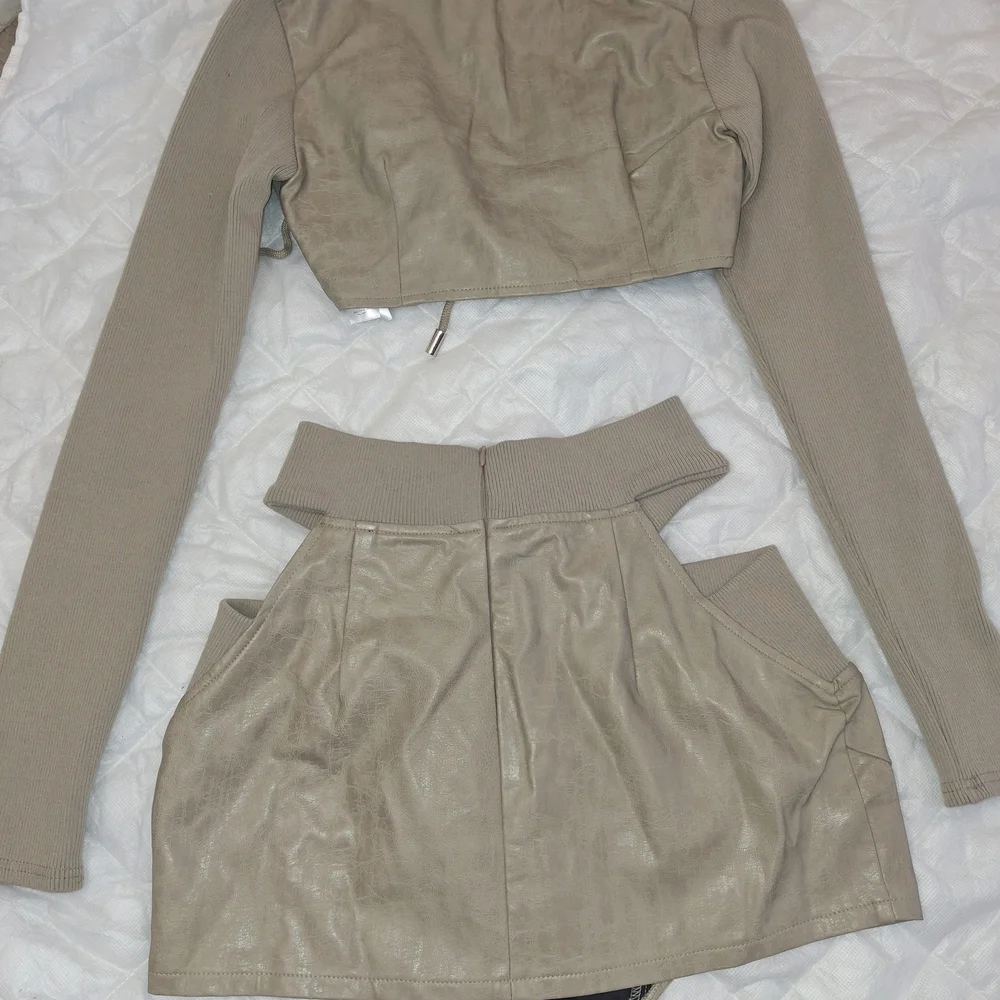 Perfect Set For U! - Picture 2 of 4